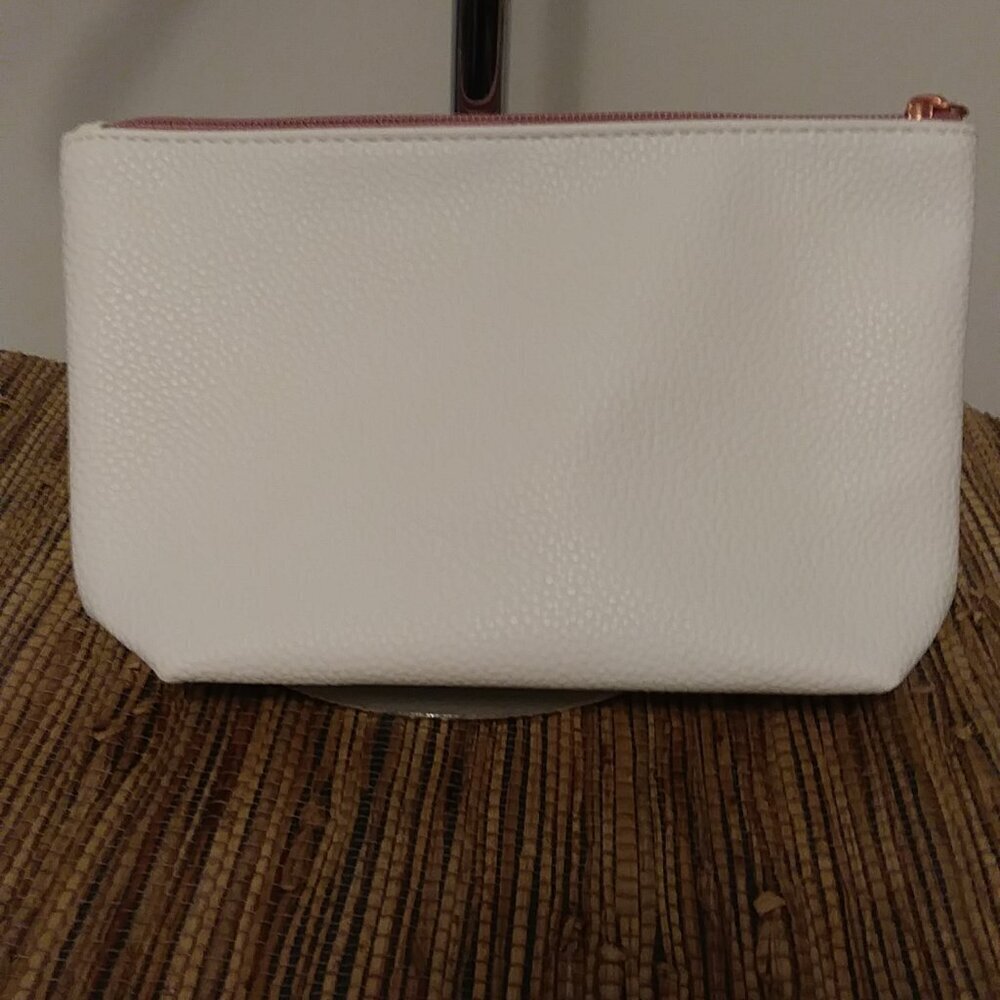White Embossed Leather Clutch w/ Gold Heart Logo 💖 NWOT - Picture 5 of 6